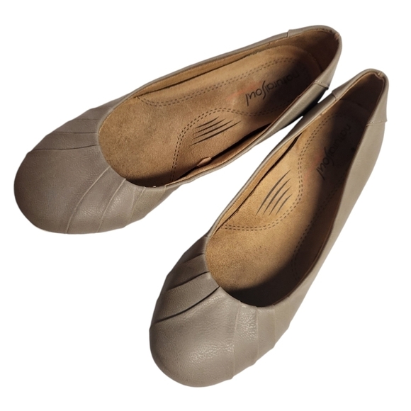 Natural soul by Naturalizer round toe ballet flats Neutral Taupe Women Size 6.5 - Picture 2 of 8